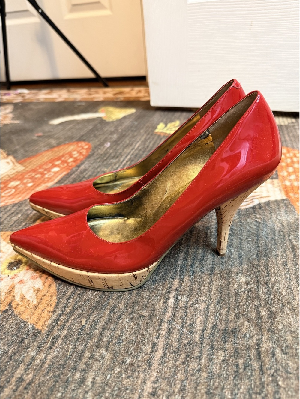 Guess Patent Red Wooden Pumps Size 6.5